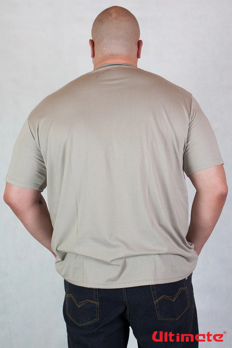 barna nagyméretű póló férfiaknak